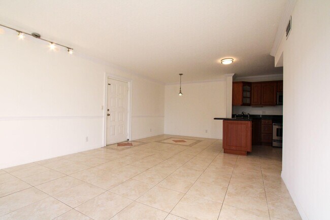 Building Photo - 608 Sea Pine Way