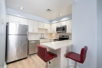 Building Photo - 100 Shearwater Ct E