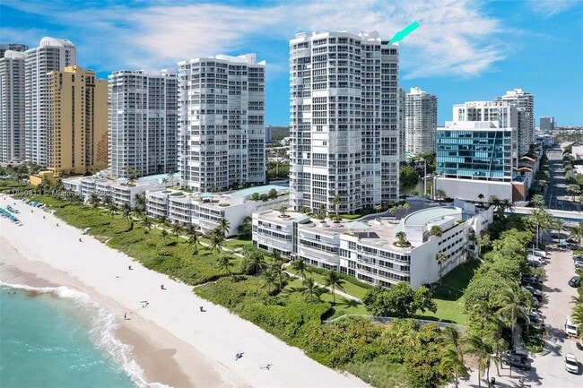 Building Photo - 16485 Collins Ave