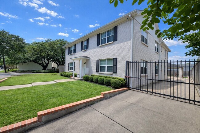 Foto del edificio - 2126 Banks St