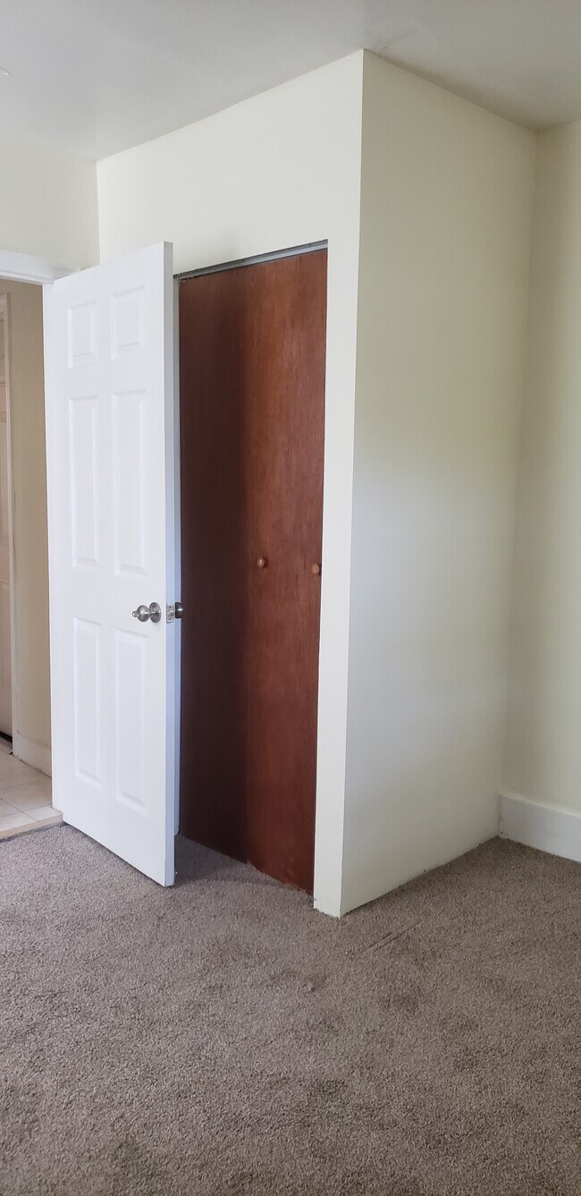 Second Bedroom - 124 Hillyer St