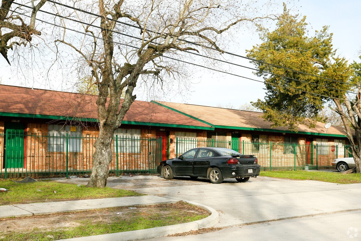 Primary Photo - 5117 Lavender St