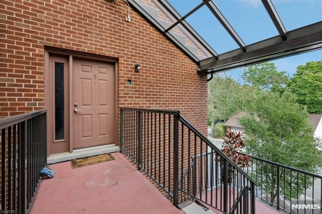 Foto del edificio - 5 Millay Ct