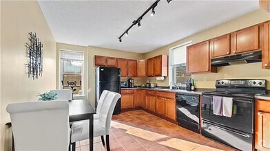 Building Photo - 1110 Bingham St