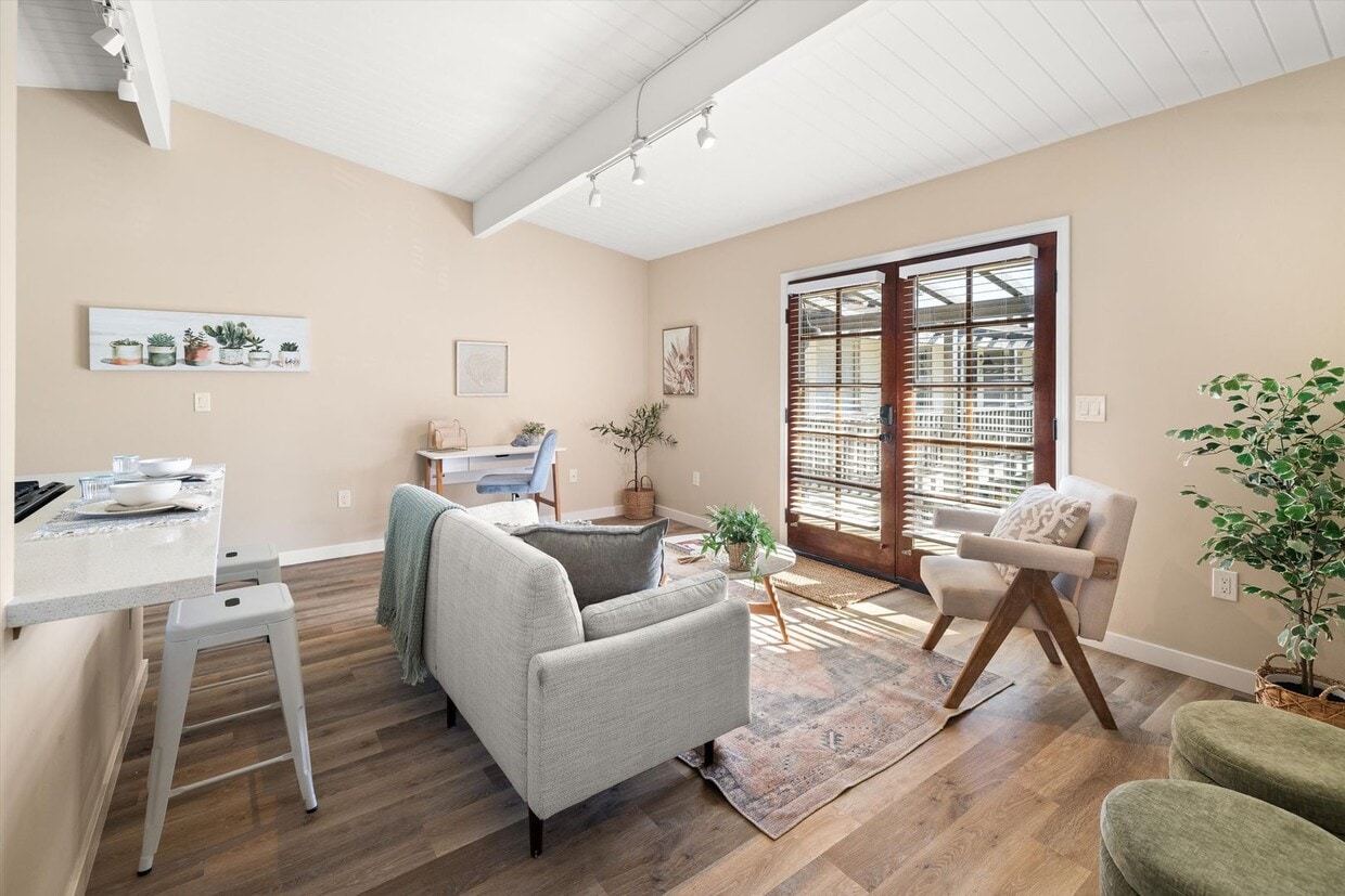 Primary Photo - Leadbetter Lofts