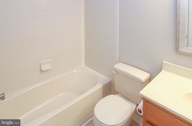 Building Photo - 3901 Buxmont Rd