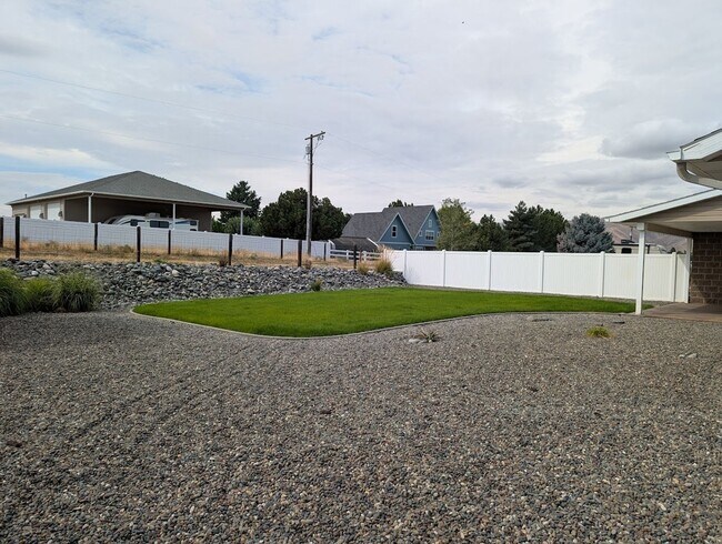 Foto del edificio - Gorgeous 3 Bed 2 Bath Clarkston Townhouse ...