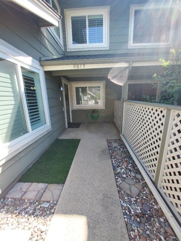 Building Photo - 8813 Applewood Dr