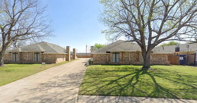 Building Photo - 1212 S Rogers Rd