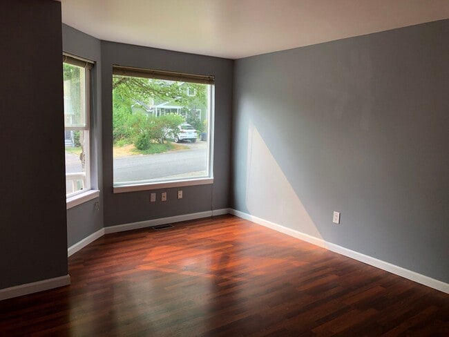 Building Photo - 3 bedroooms townhouse. Great School District!!