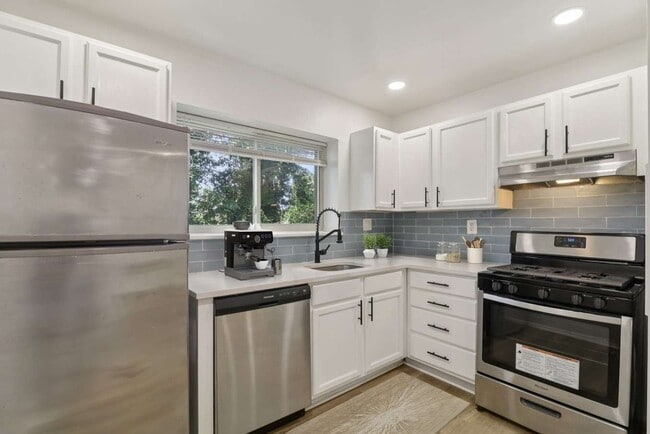 Cocina renovada - Barclay Square Apartments