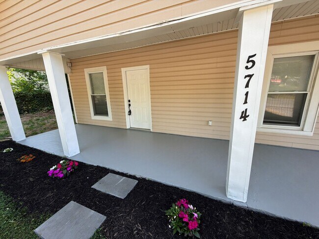 Building Photo - Historic Saint Elmo Charm with Modern Updates – 2 Bed, 2 Bath - Half Off Your First Month's Rent!