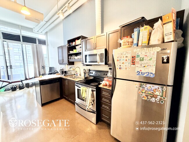 Photo du bâtiment - 1-Bedroom Condo with Balcony, Parking & Locker – Kitchener