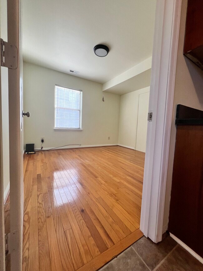 Foto del edificio - 4622 Briarwood Dr