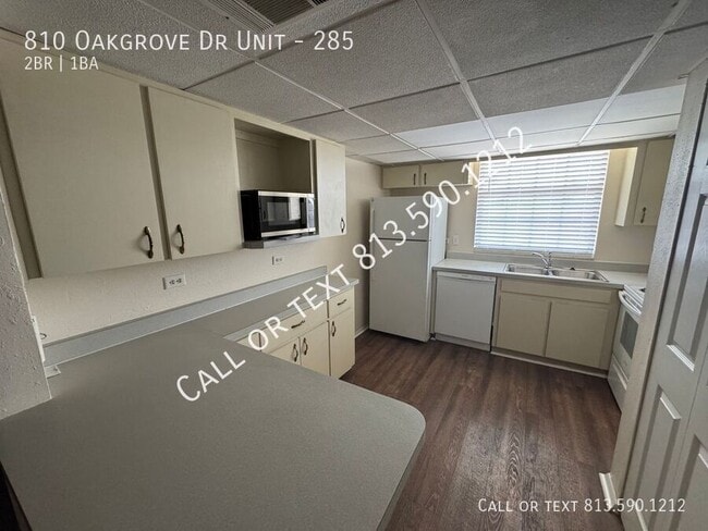 Building Photo - 810 Oakgrove Dr