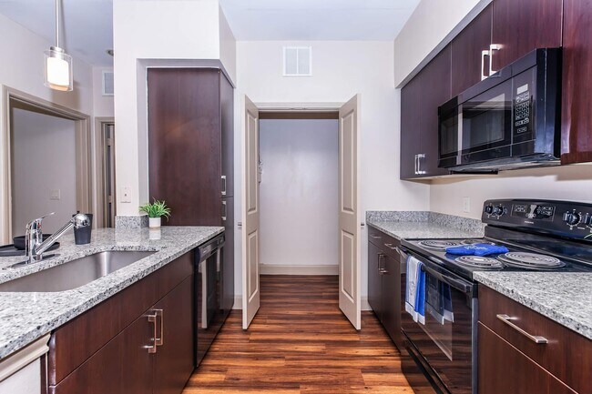 Foto del edificio - Bright Rooms, Brighter Savings