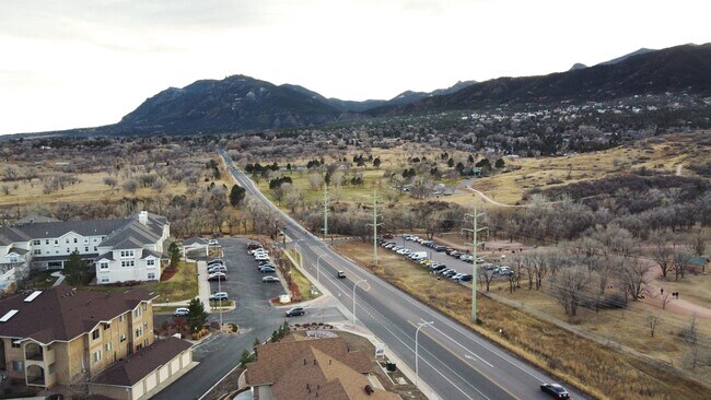 Foto del edificio - 2188 Giltshire Dr