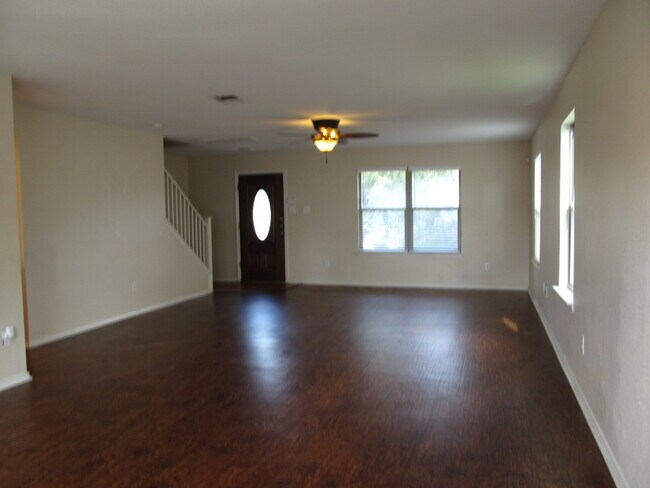 Building Photo - 4 BEDROOM, BELTON ISD, LOTS OF SPACE