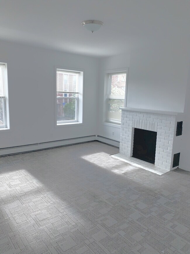 Building Photo - 40 Webster St