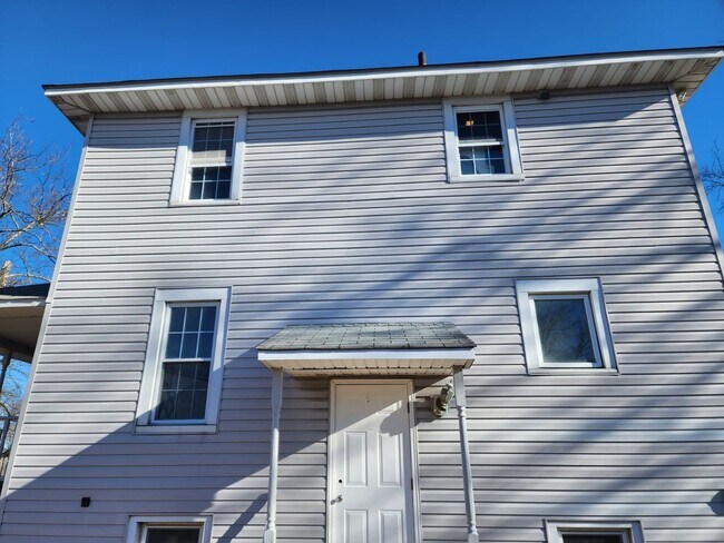 Building Photo - Newly Remodeled