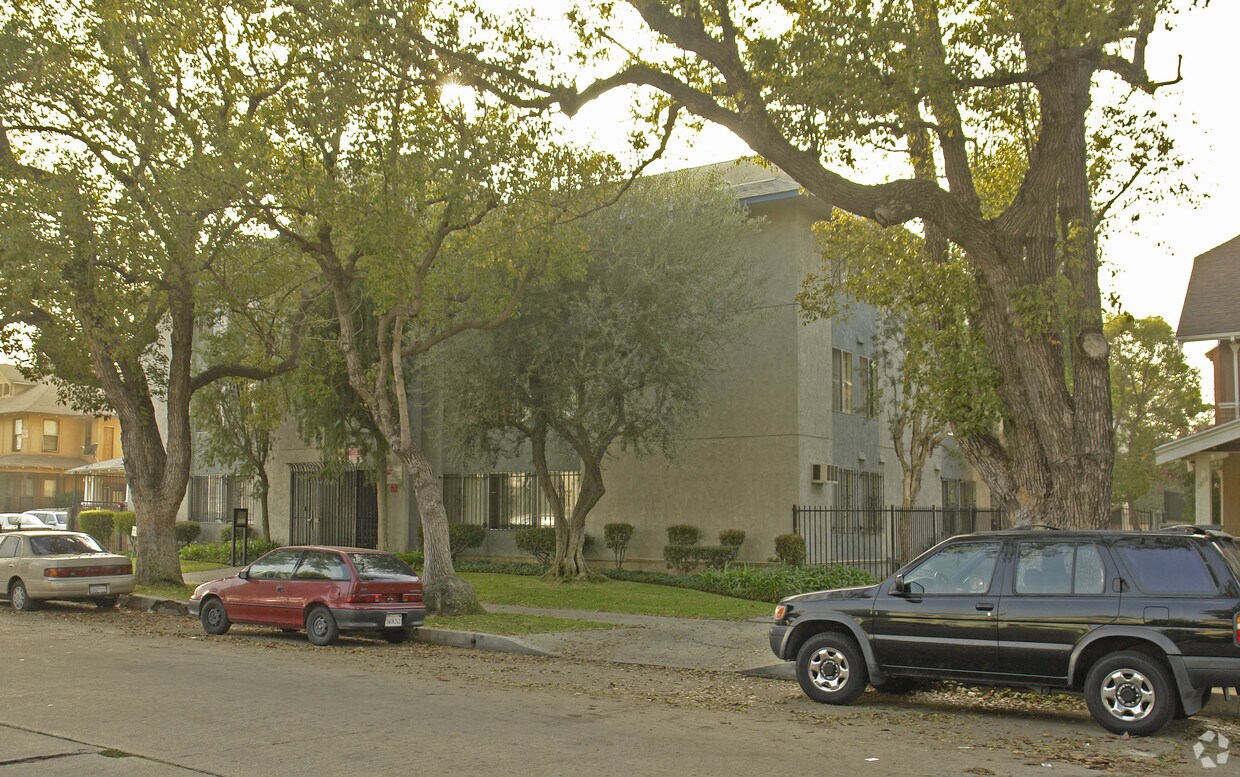 Foto del edificio - 1823 S St Andrews Pl