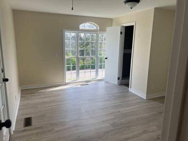 Foto del edificio - 126 Brookside Dr