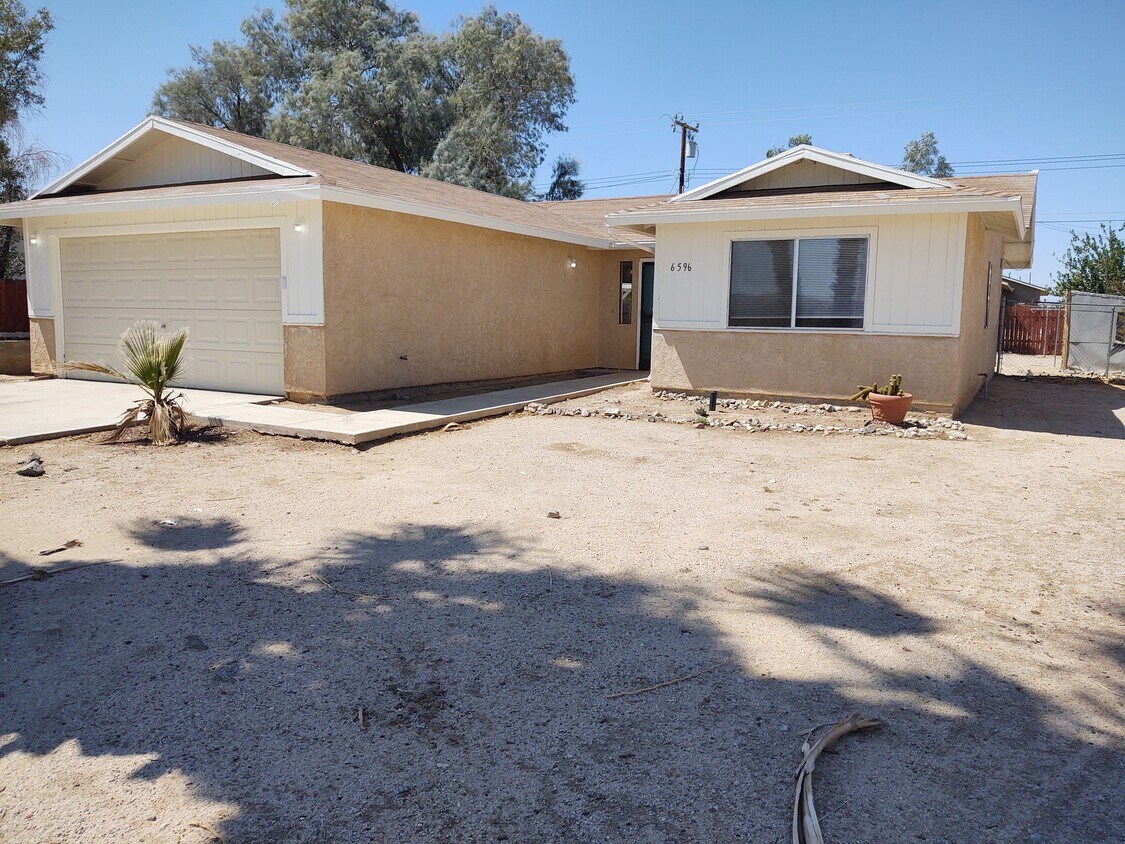 6596 Sahara Ave, Twentynine Palms, CA 92277 House Rental in