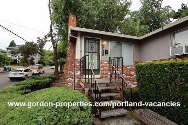 Foto del edificio - SE 15th Ave - remodeled 3 bedroom duplex w...