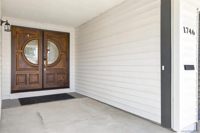Building Photo - 1746 Tremaine Way