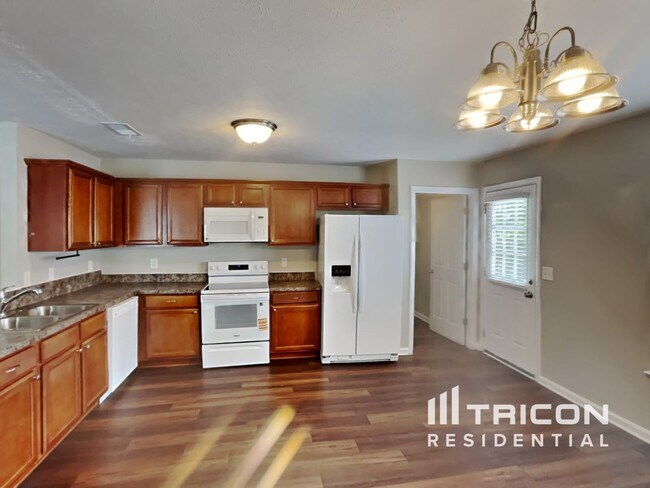 Building Photo - 323 Sarna Dr
