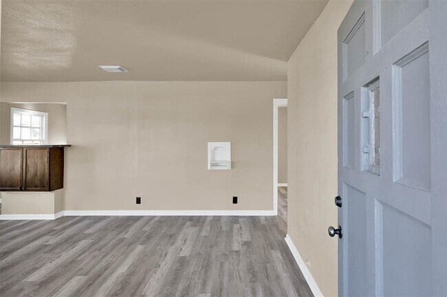 Building Photo - 1208 Leggett Dr