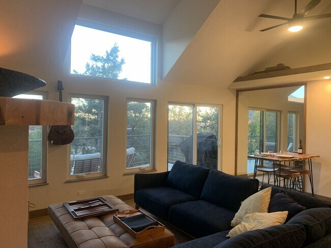 Foto del edificio - Short Term Furnished 2 Bdrm Rental in Manitou Springs (Available through 4/30/26)