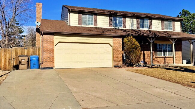 Foto del edificio - Fantastic 4 Bed 3 Bath 2 Car Garage Home in Aurora Highlands! NEW Carpet! NEW Paint! NEW Bathroom...