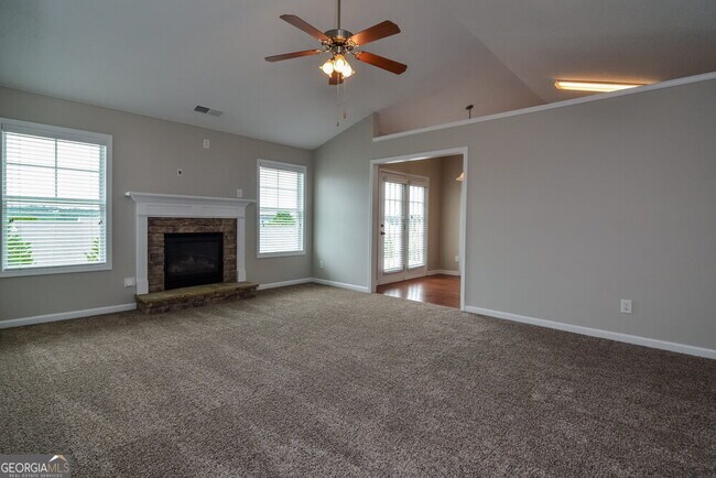 Foto del edificio - 3896 Pine Village Pl