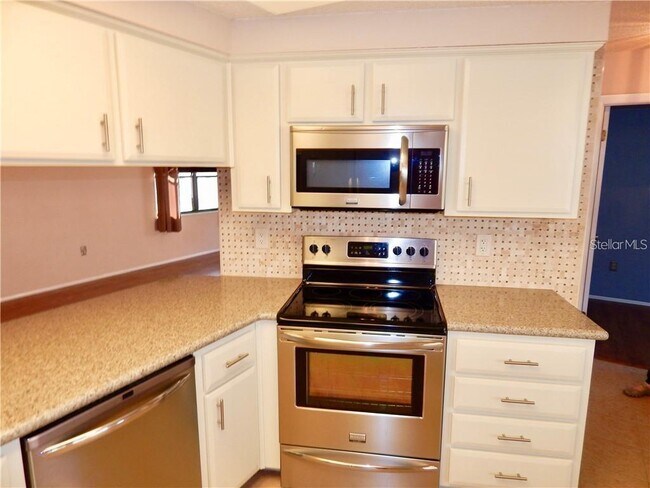 Building Photo - 8220 Westfield Dr