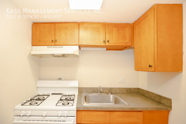 Building Photo - Cicero 1 bed - Heat Included - Walk Up (No...