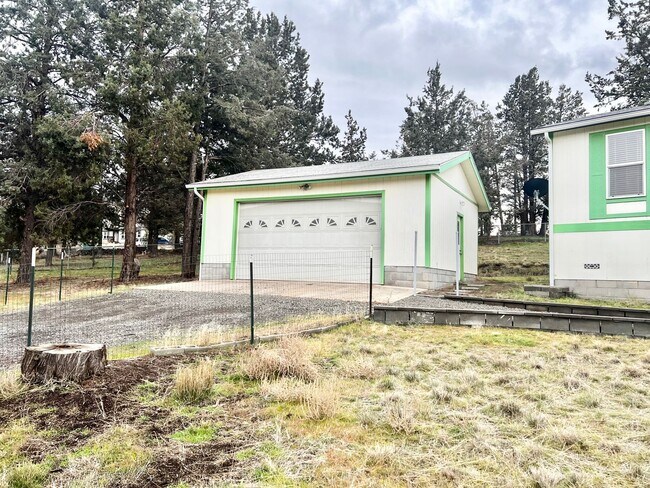 Building Photo - Tranquility Abounds at 8751 SW Sand Ridge,...