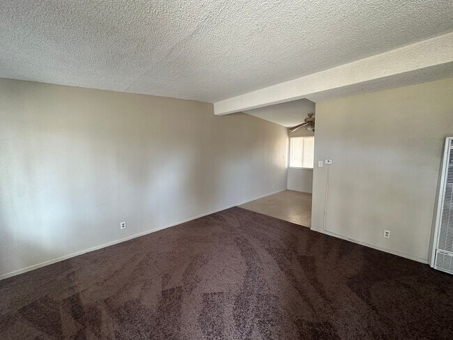 Building Photo - Modern 2-Bedroom Apartment with Garage – Convenient Living!