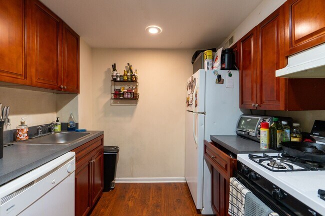 Foto del edificio - Beautiful 2 bedroom Bi level unit