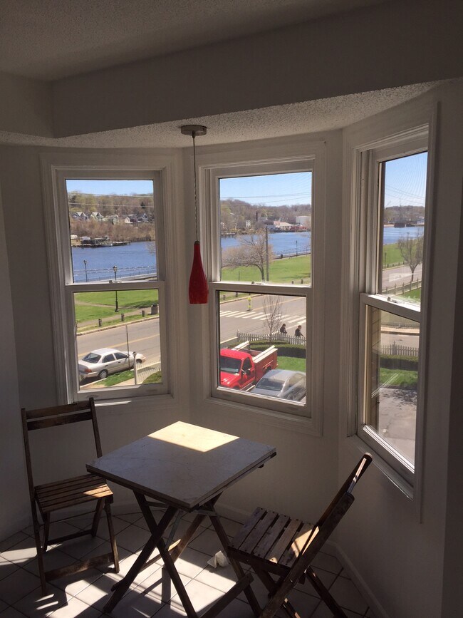 Bay window in Kitchen - 146 Front St