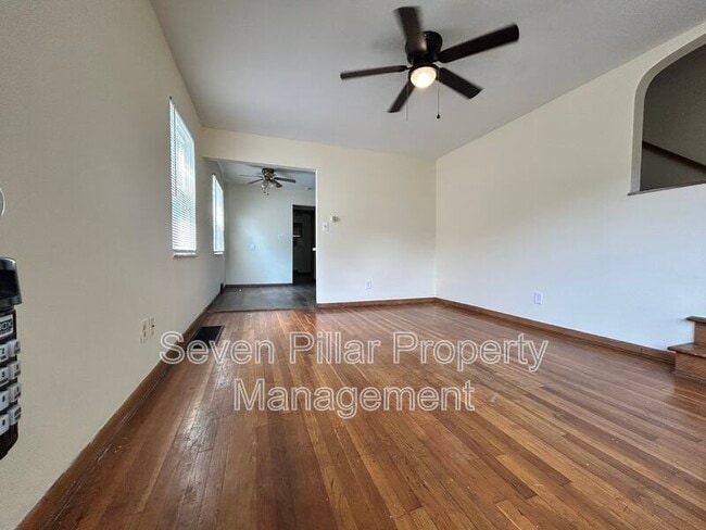 Foto del edificio - 323 S Napoleon Ave
