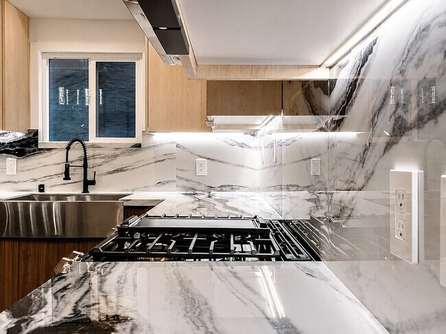 Foto del edificio - 4838 W 17th St