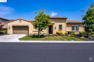 Building Photo - 2258 Reserve Dr