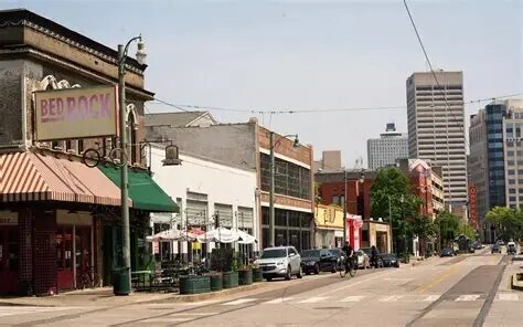 Building Photo - 515 S Main St
