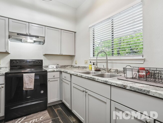 Foto del edificio - 1404 Norwalk Ln