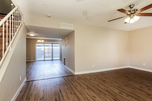 Foto del edificio - 4325 W Solano Dr N