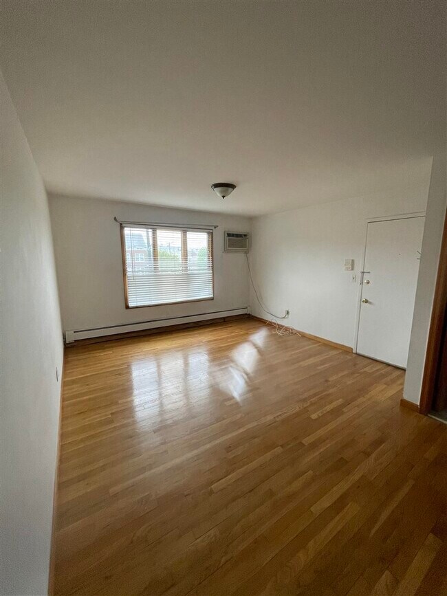 Building Photo - 516 Avenue A