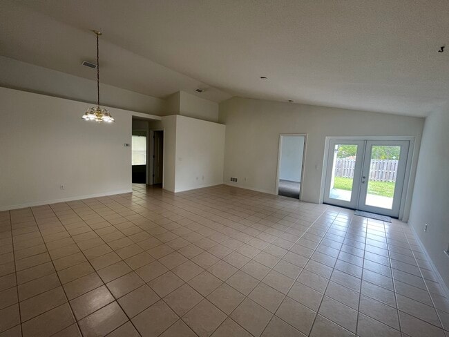 Building Photo - 302 Sawmill Creek Ct