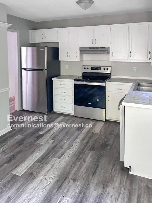 Building Photo - Lovely 3-Bedroom Home with Modern Amenitie...