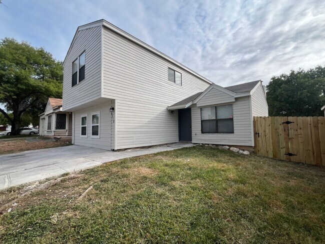 Foto del edificio - 4010 Sunrise Bluff Dr